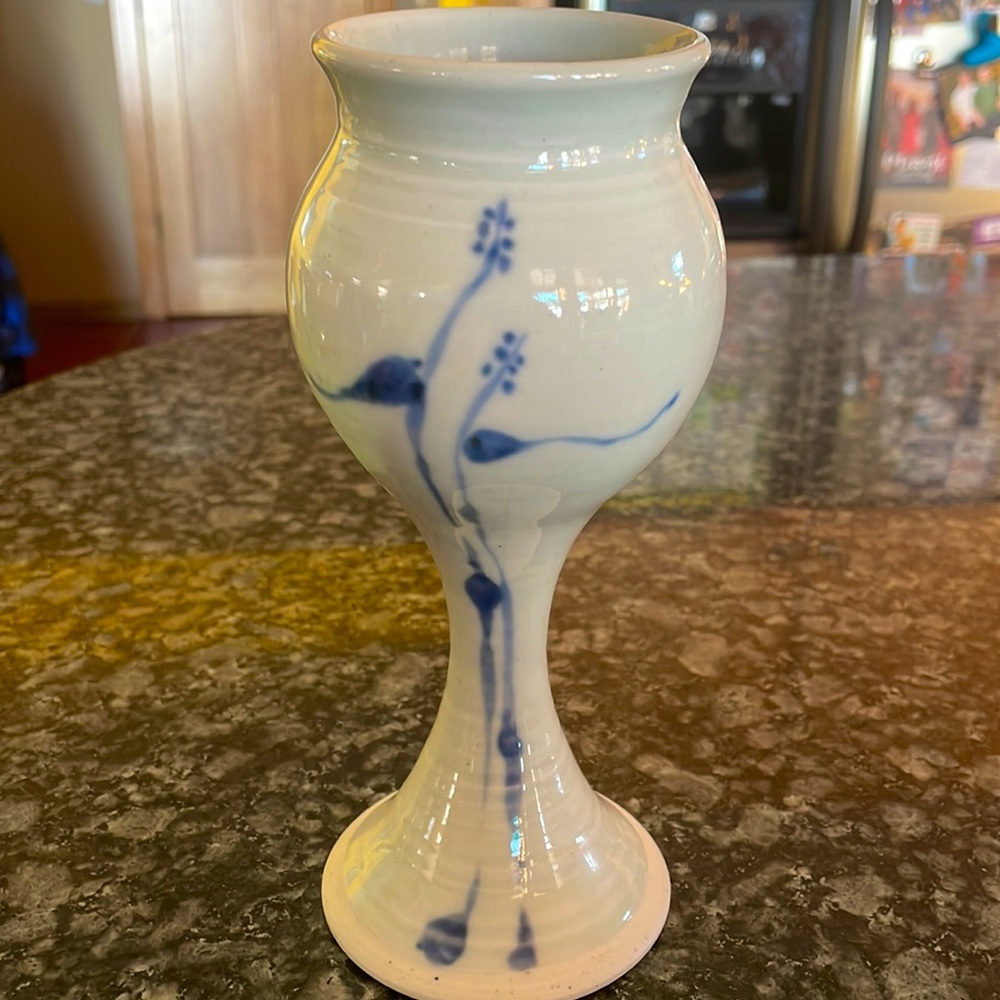 Fine painted design pottery vase or‎ mug with maker’s mark